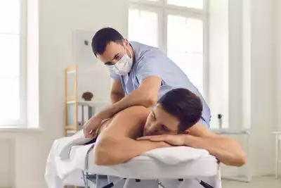 Лікувальний масаж спини